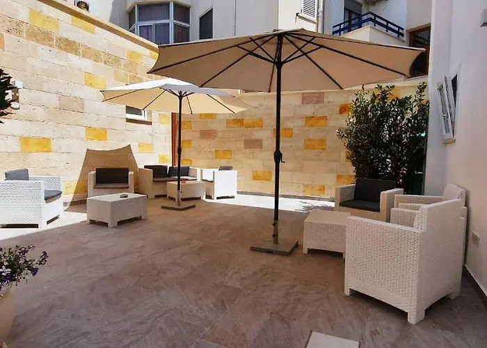 לינה וארוחת בוקר Zi Gi 3*